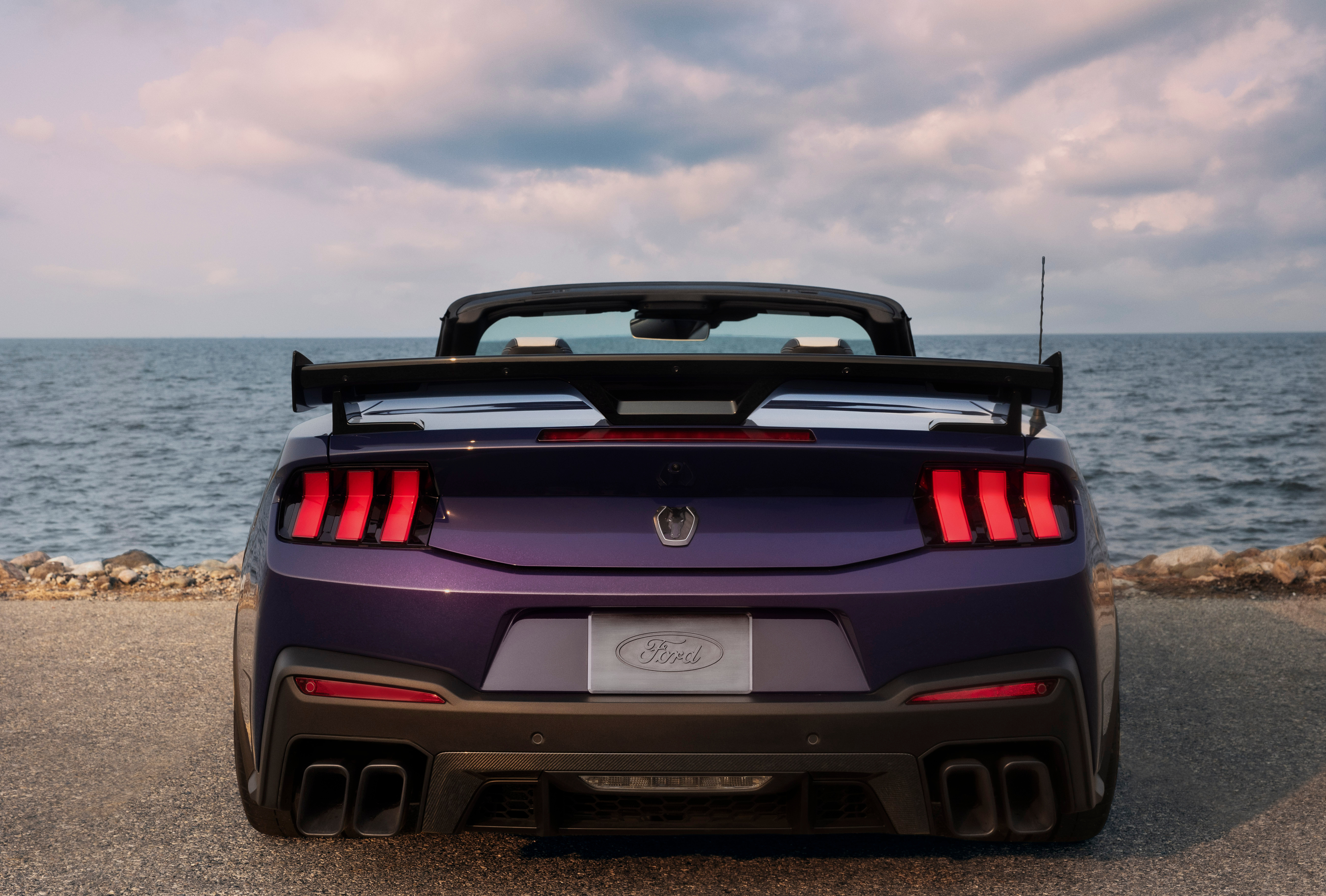 SMALL_Ford_Mustang_Dark_Horse_SC_Convertible_17_27